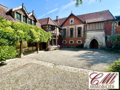 Maison - 405 m² - 12 pièces