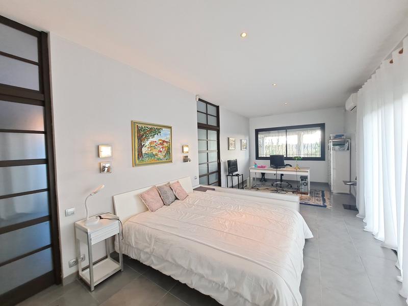 Maison - 305 m² - 6 pièces