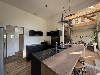 Maison - 375 m² - 7 pièces