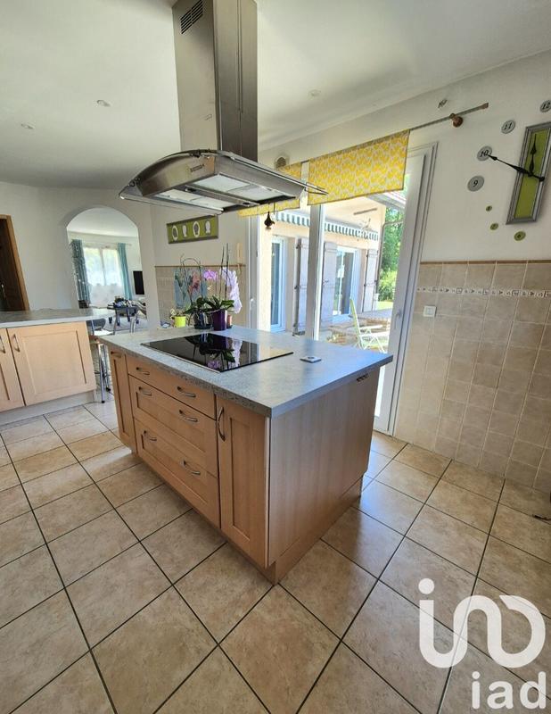 Maison - 250 m² - 7 pièces