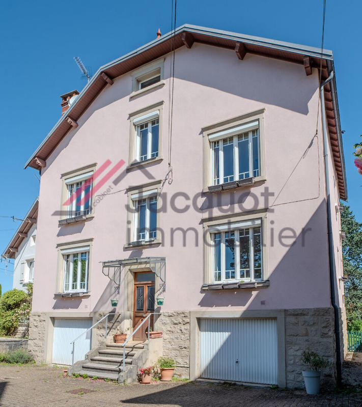 Maison - 211 m² - 10 pièces