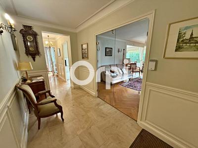 Maison - 230 m² - 8 pièces