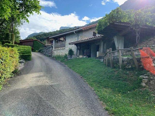 Maison - 184 m² - 8 pièces