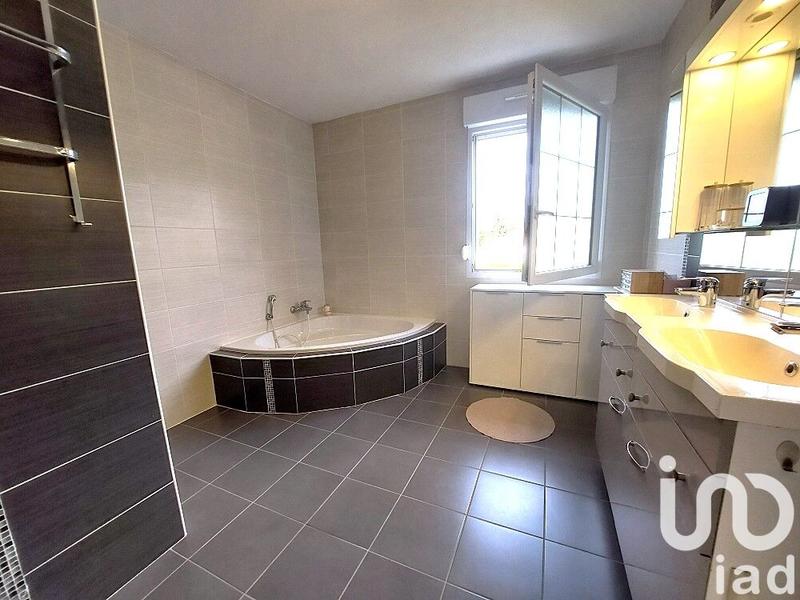 Maison - 143 m² - 7 pièces