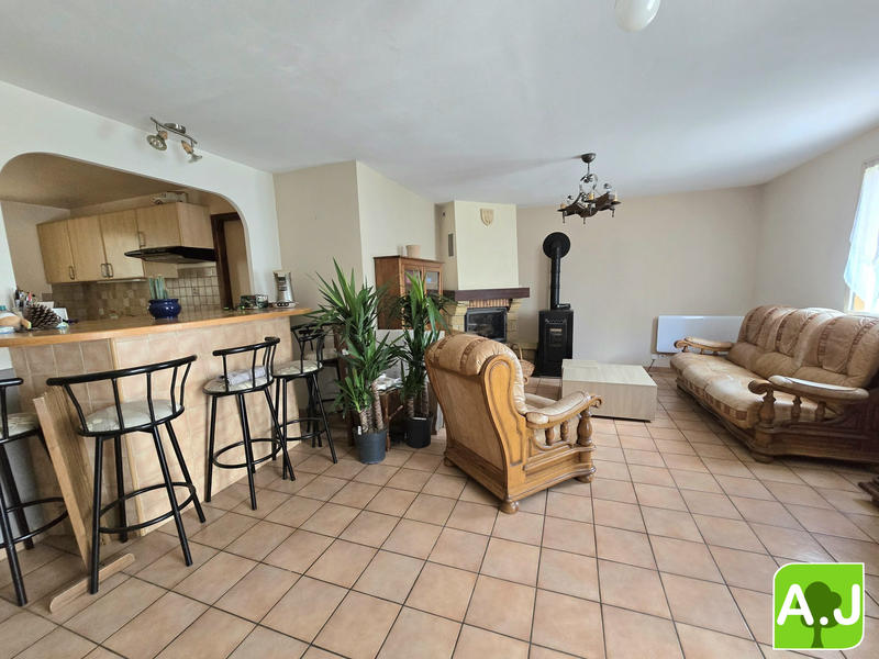 Maison traditionnelle - 137 m² - 8 pièces