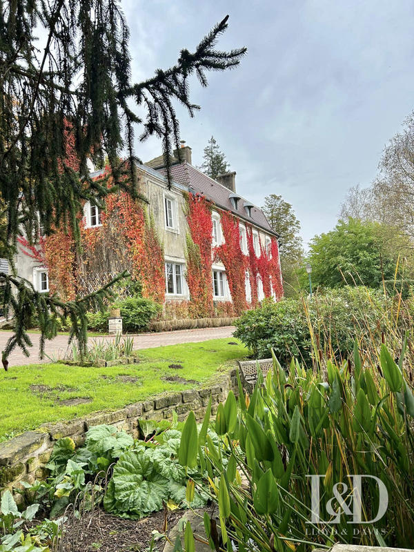 Maison - 340 m² - 10 pièces