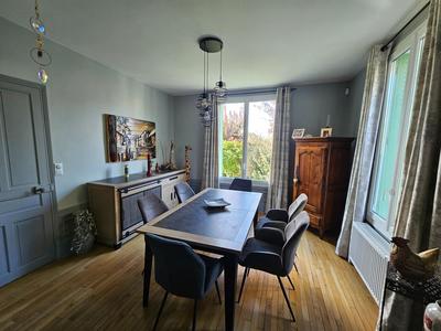 Maison - 220 m² - 9 pièces