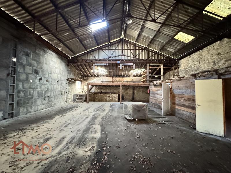 Parking / Garage - 208 m²