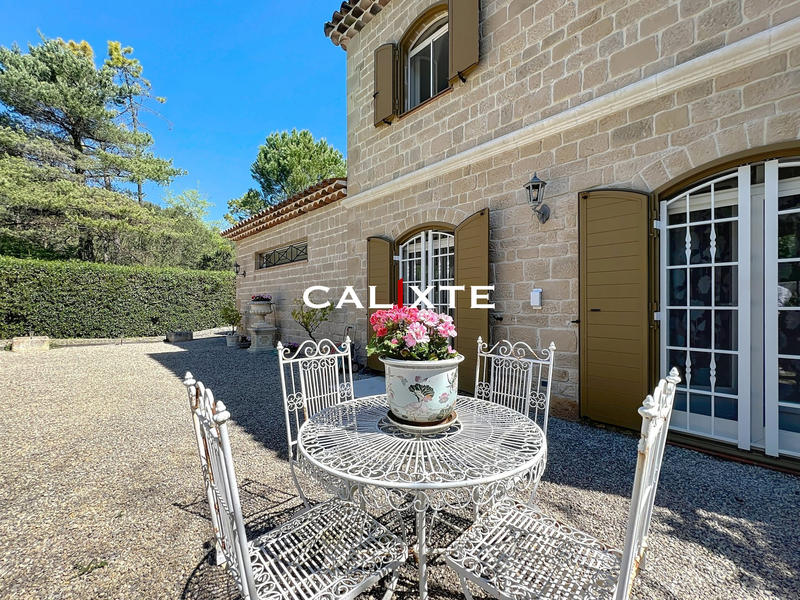 Villa - 260 m² - 5 pièces