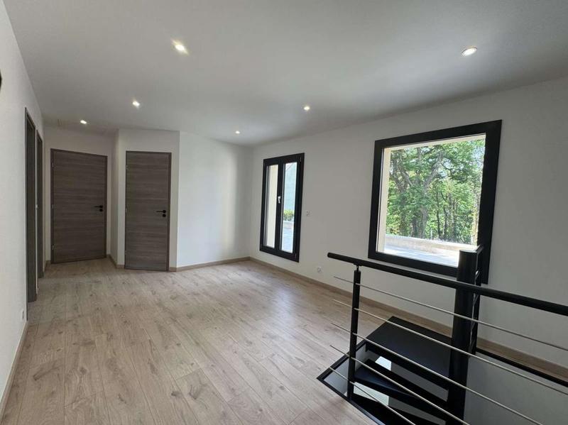 Maison - 180 m² - 5 pièces