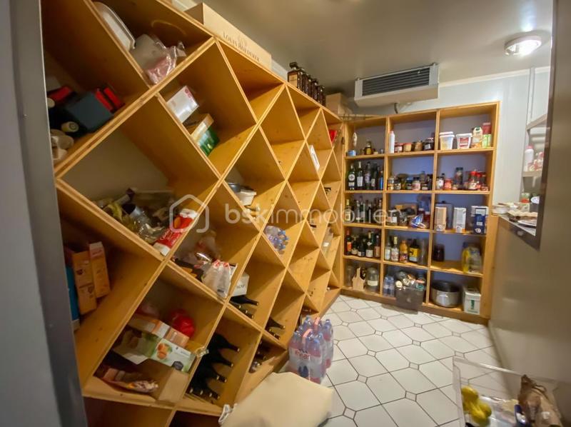 Demeure - 1 500 m² - 25 pièces