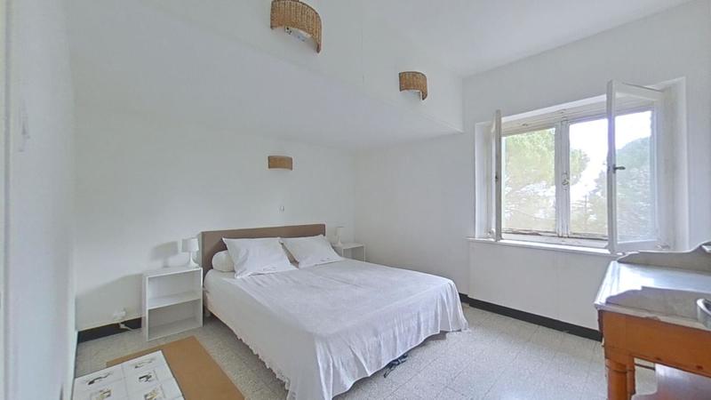 Maison - 402 m² - 16 pièces