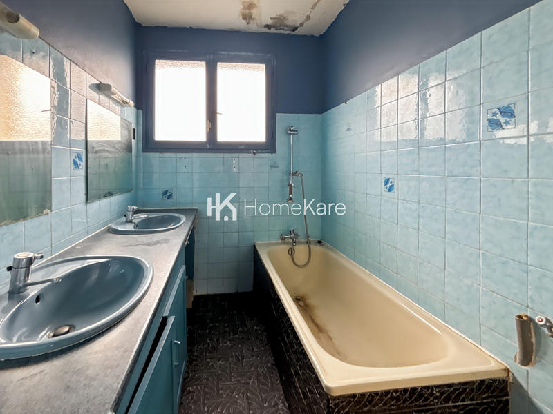 Maison - 220 m² - 7 pièces