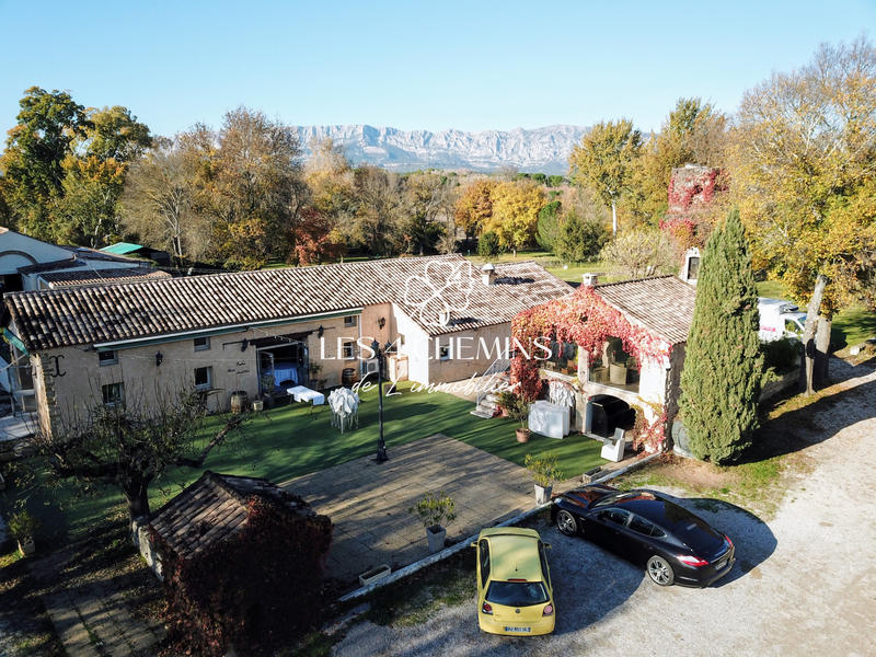 Mas - 800 m² - 20 pièces