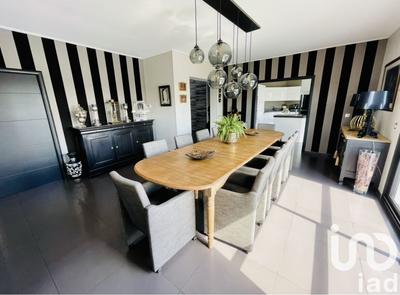 Maison - 270 m² - 10 pièces