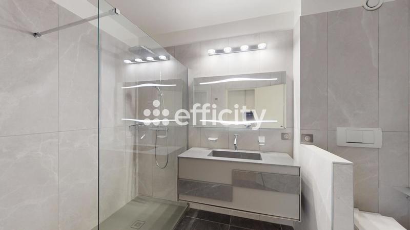 Appartement - 270 m² - 7 pièces