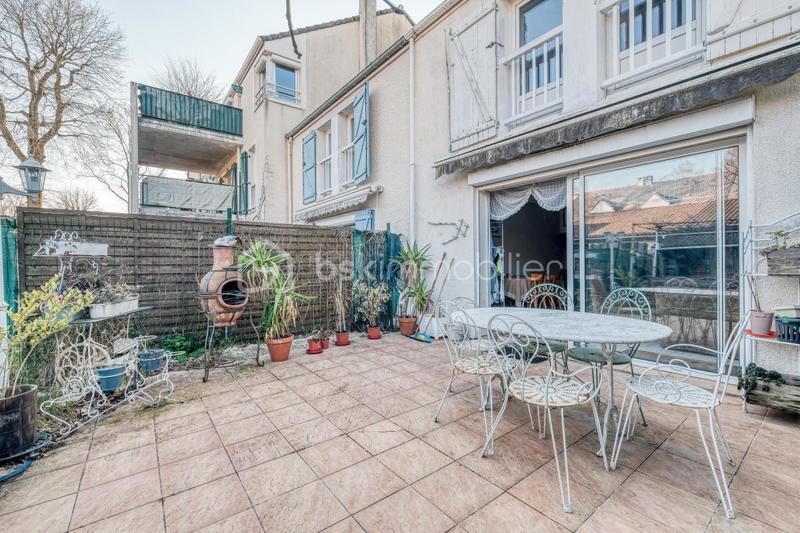 Maison - 93 m² - 5 pièces