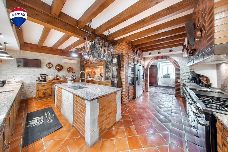 Maison - 306 m² - 6 pièces