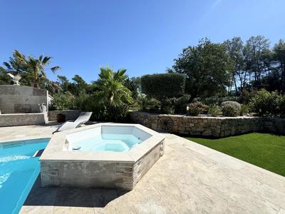 Propriété - 270 m² - 10 pièces