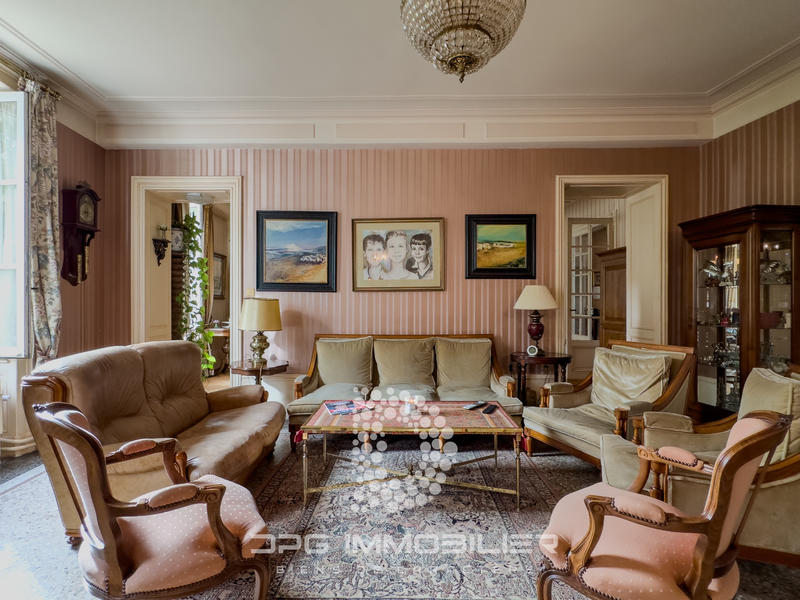 Propriété - 445 m² - 24 pièces