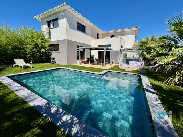 Villa - 220 m² - 7 pièces