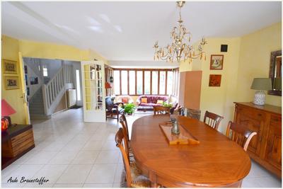 Maison - 171 m² - 8 pièces
