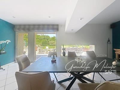 Maison - 248 m² - 8 pièces