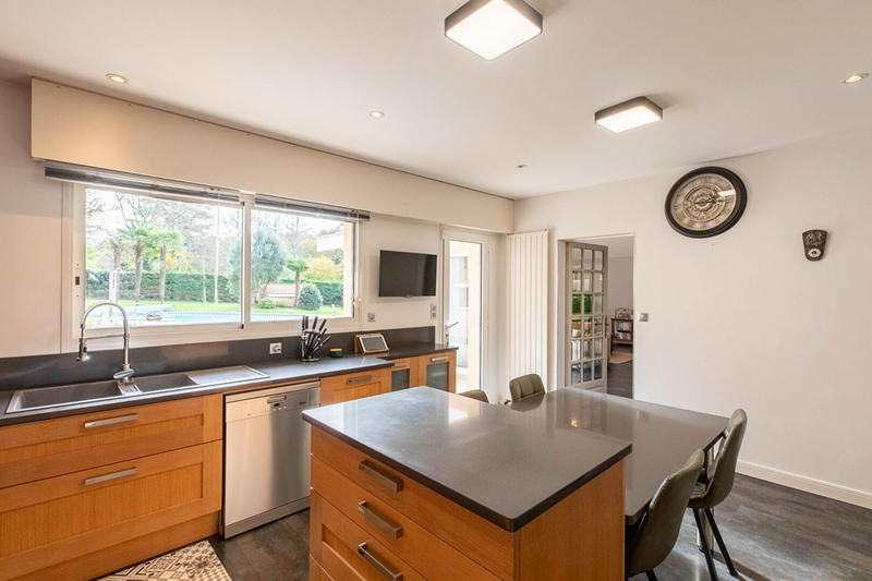 Maison - 199 m² - 8 pièces