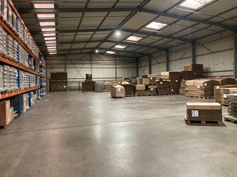 Local d'activité / Entrepôt - 1 210 m²