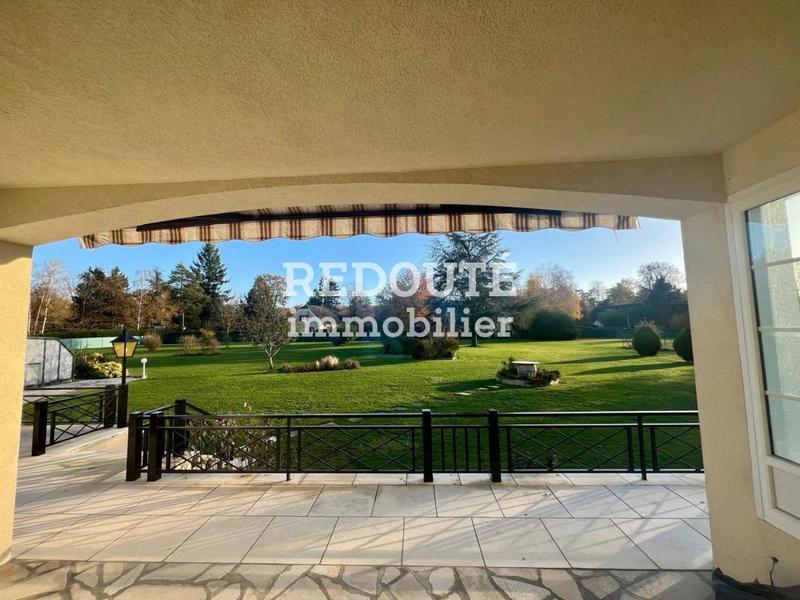 Maison - 210 m² - 10 pièces