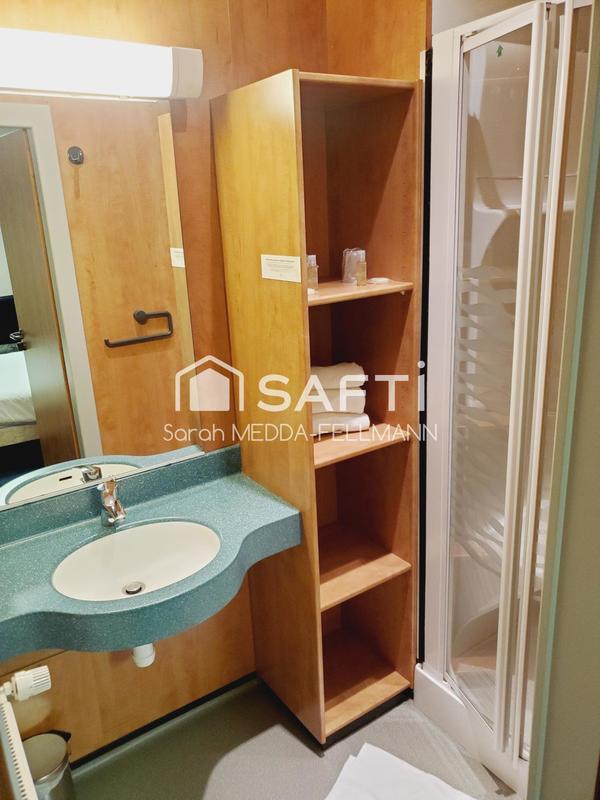 Local commercial - 1 257 m² - 30 pièces