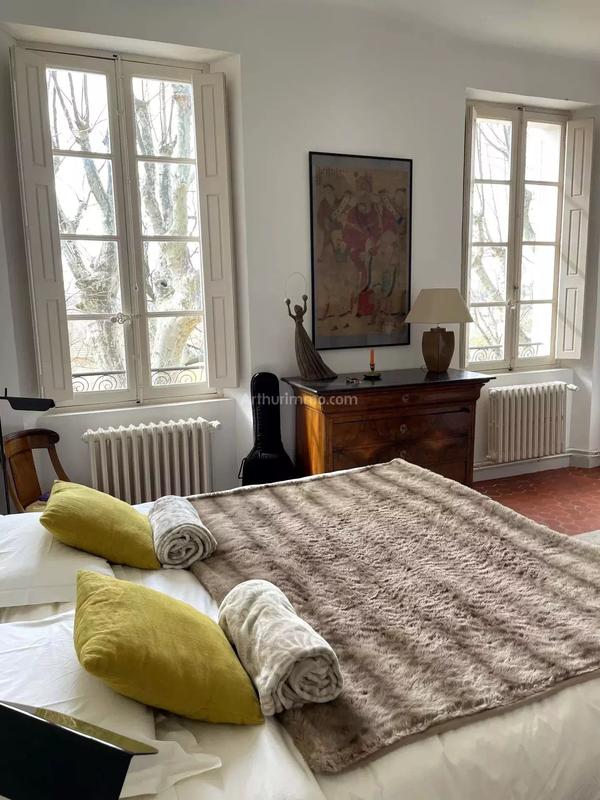 Maison - 433 m² - 15 pièces