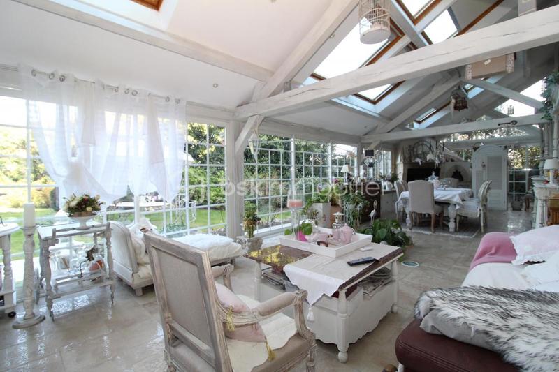 Propriété - 1 100 m² - 18 pièces