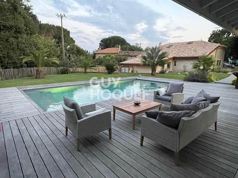 Maison - 230 m² - 5 pièces