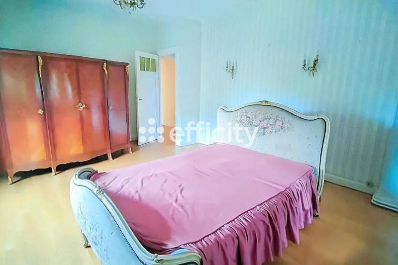 Propriété - 255 m² - 10 pièces