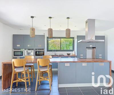 Maison - 240 m² - 7 pièces