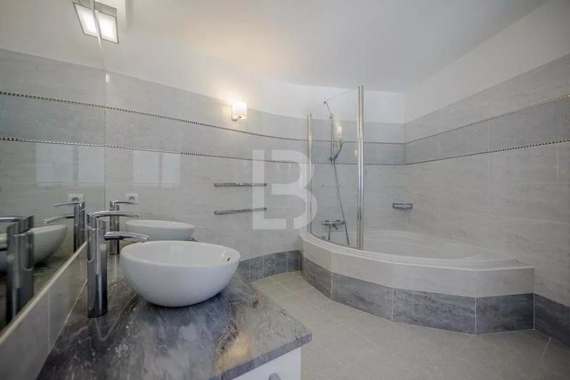 Villa - 540 m² - 10 pièces