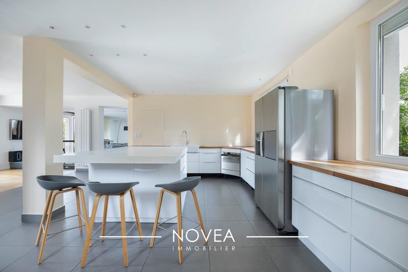 Maison - 296 m² - 8 pièces