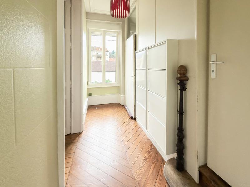 Maison - 235 m² - 9 pièces