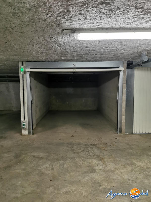 Parking / Garage - 1 m²
