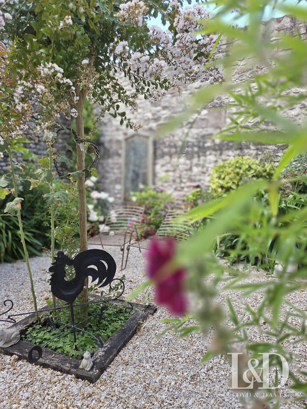 Maison - 230 m² - 8 pièces