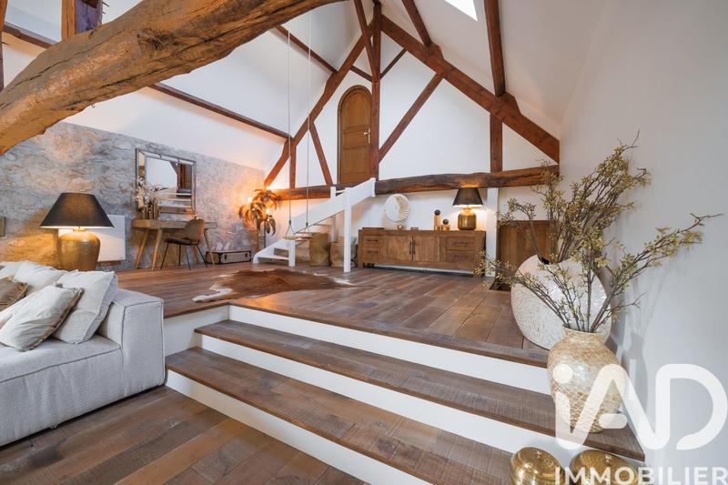 Maison - 235 m² - 8 pièces