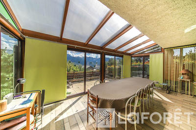 Maison - 202 m² - 9 pièces