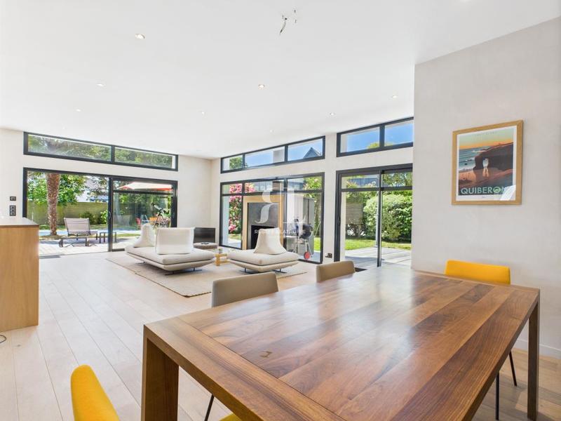 Maison - 251 m² - 8 pièces