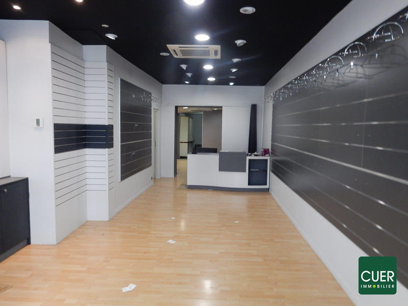 Local commercial - 153 m² - 5 pièces