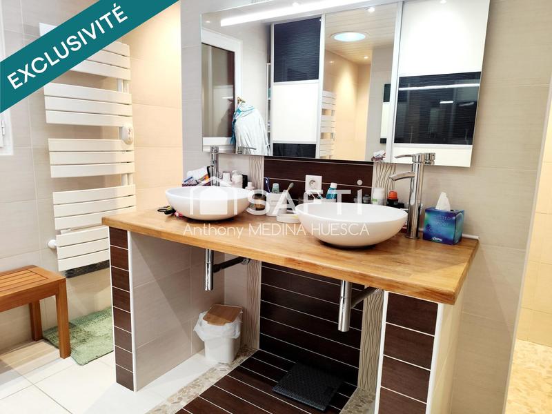 Maison - 225 m² - 7 pièces