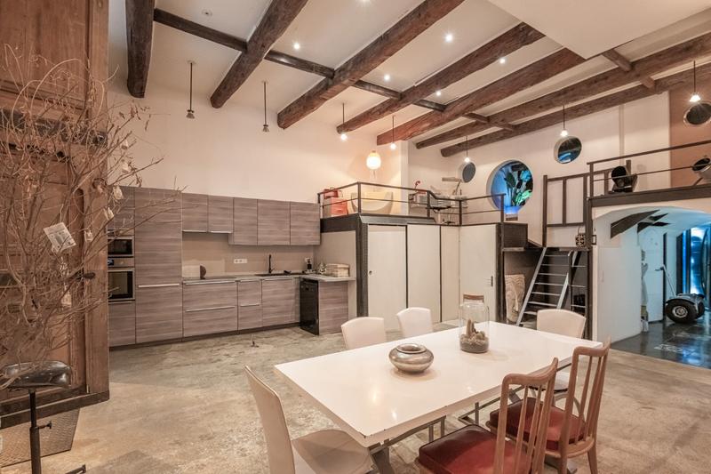 Appartement - 256 m² - 4 pièces