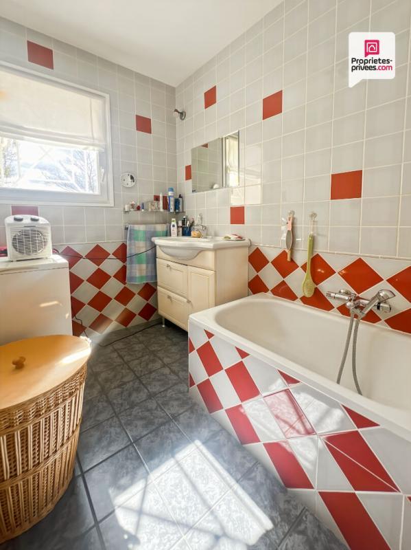 Maison - 221 m² - 8 pièces