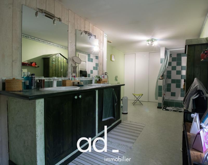 Maison - 260 m² - 9 pièces