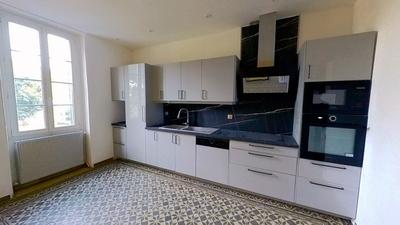 Maison - 204 m² - 8 pièces